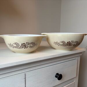 Vintage Pyrex Cinderella #442 & #443 Mixing Bowls, in the Homestead pattern